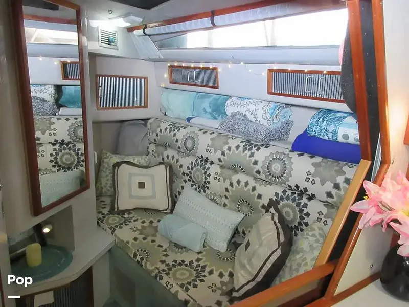 Slide: The Image of Sea Ray 390 Express Cruiser 1989 - 15640899