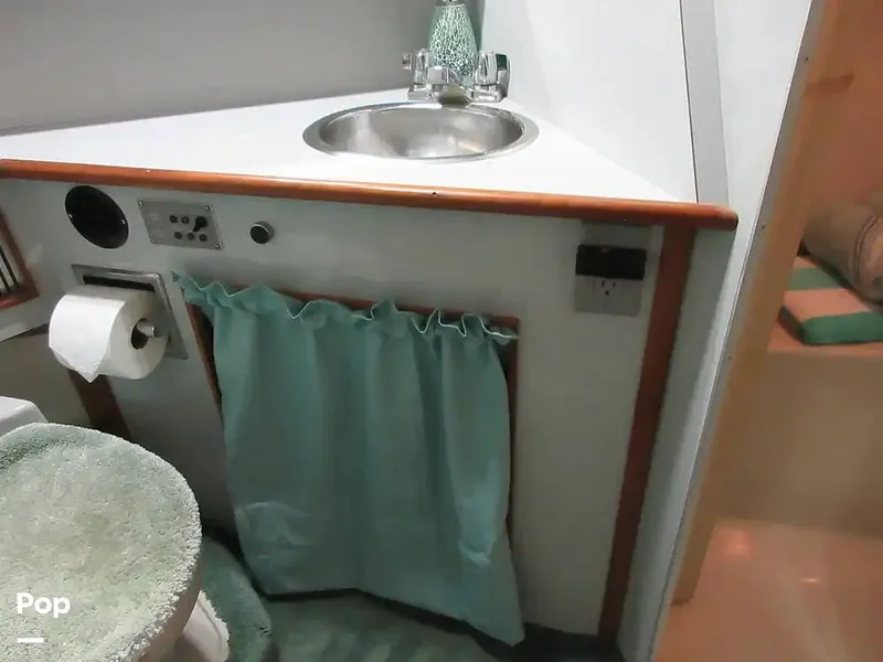 Slide: The Image of Sea Ray 390 Express Cruiser 1989 - 15640902