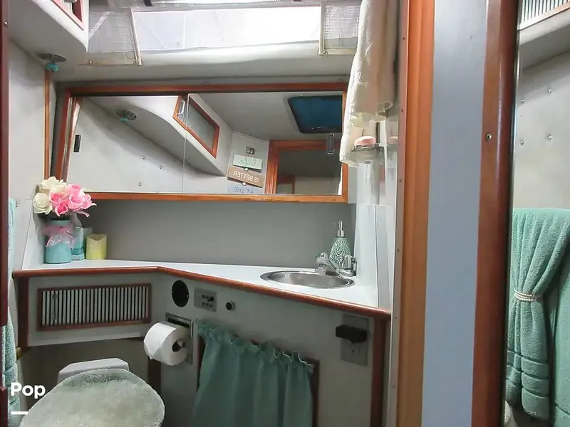 Slide: The Image of Sea Ray 390 Express Cruiser 1989 - 15640903