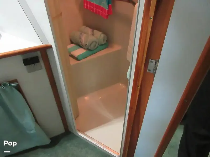 Slide: The Image of Sea Ray 390 Express Cruiser 1989 - 15640906