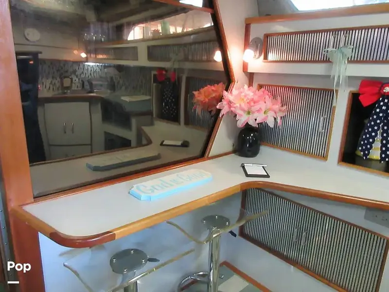 Slide: The Image of Sea Ray 390 Express Cruiser 1989 - 15640907