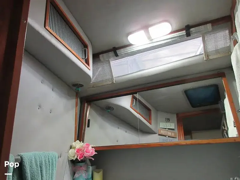 Slide: The Image of Sea Ray 390 Express Cruiser 1989 - 15640909