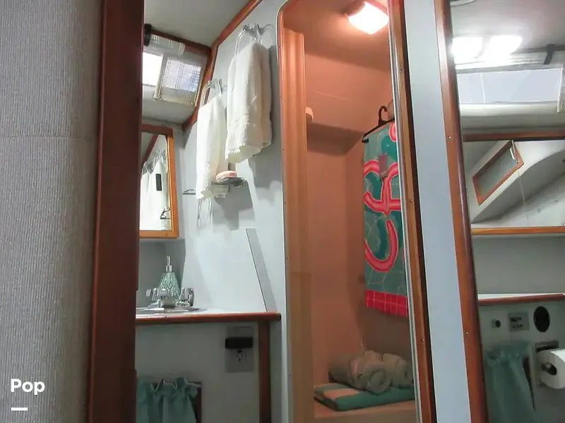 Slide: The Image of Sea Ray 390 Express Cruiser 1989 - 15640910