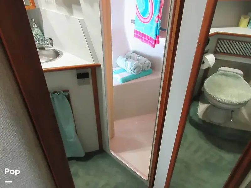 Slide: The Image of Sea Ray 390 Express Cruiser 1989 - 15640911