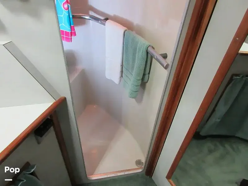 Slide: The Image of Sea Ray 390 Express Cruiser 1989 - 15640912