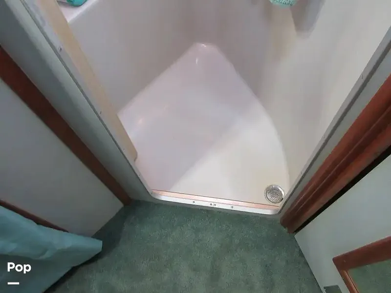 Slide: The Image of Sea Ray 390 Express Cruiser 1989 - 15640914