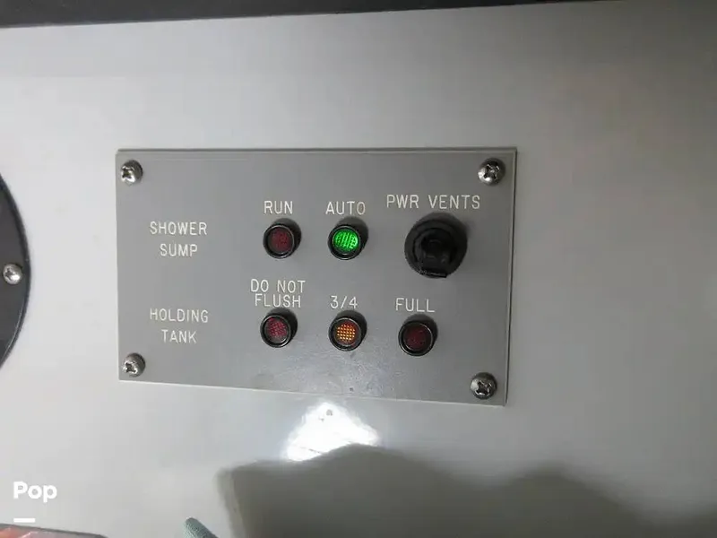 Slide: The Image of Sea Ray 390 Express Cruiser 1989 - 15640916