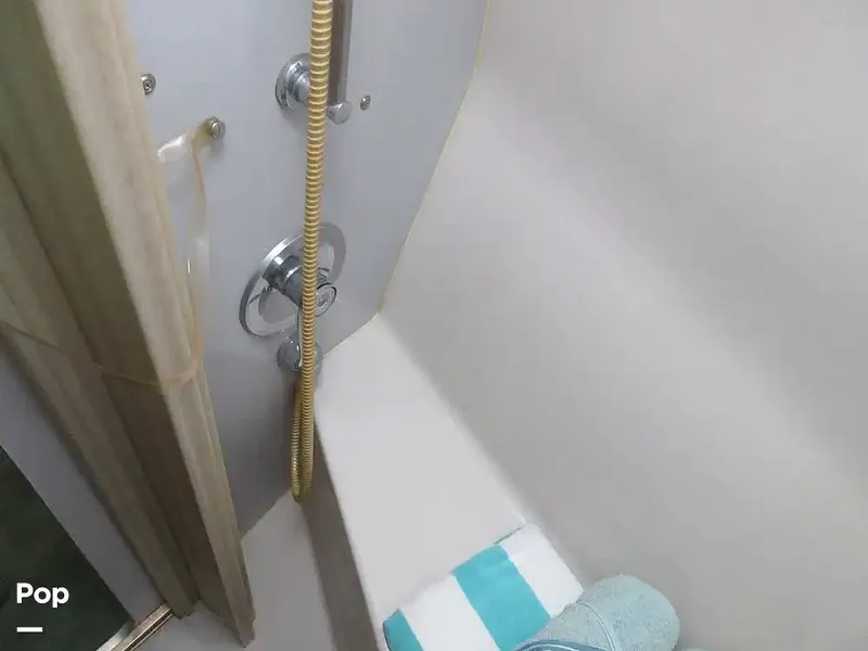 Slide: The Image of Sea Ray 390 Express Cruiser 1989 - 15640918