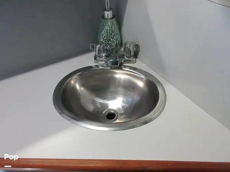 Slide: The Image of Sea Ray 390 Express Cruiser 1989 - 15640919