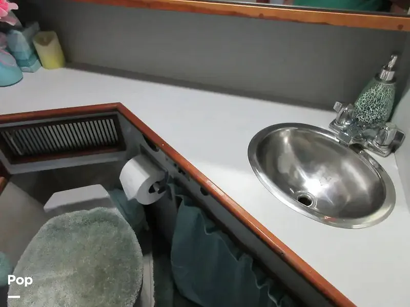 Slide: The Image of Sea Ray 390 Express Cruiser 1989 - 15640920