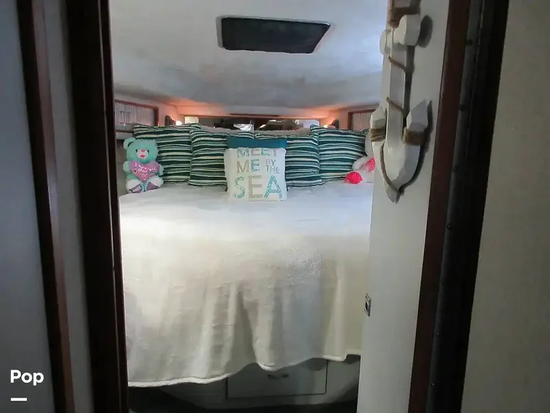 Slide: The Image of Sea Ray 390 Express Cruiser 1989 - 15640923