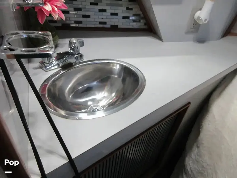 Slide: The Image of Sea Ray 390 Express Cruiser 1989 - 15640927