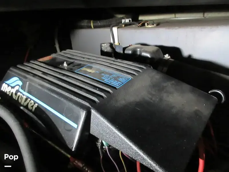 Slide: The Image of Sea Ray 390 Express Cruiser 1989 - 15641080