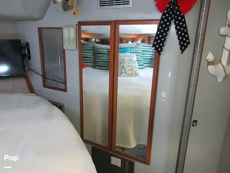 Slide: The Image of Sea Ray 390 Express Cruiser 1989 - 15640929