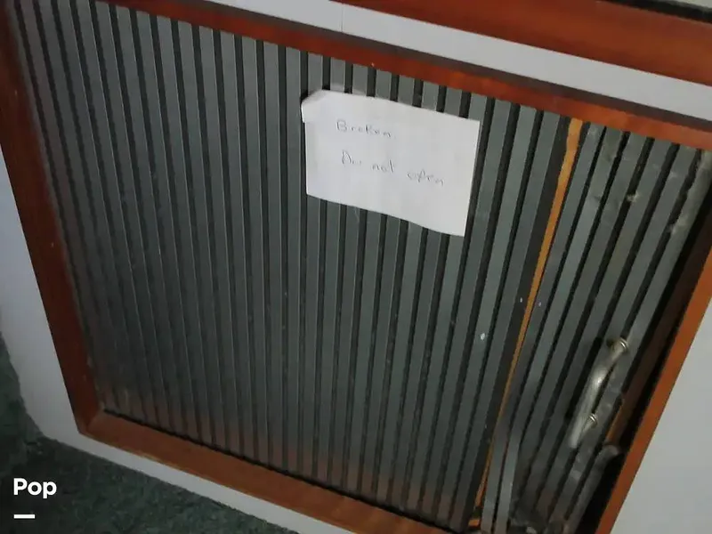 Slide: The Image of Sea Ray 390 Express Cruiser 1989 - 15640931