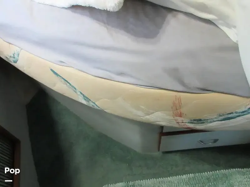 Slide: The Image of Sea Ray 390 Express Cruiser 1989 - 15640933