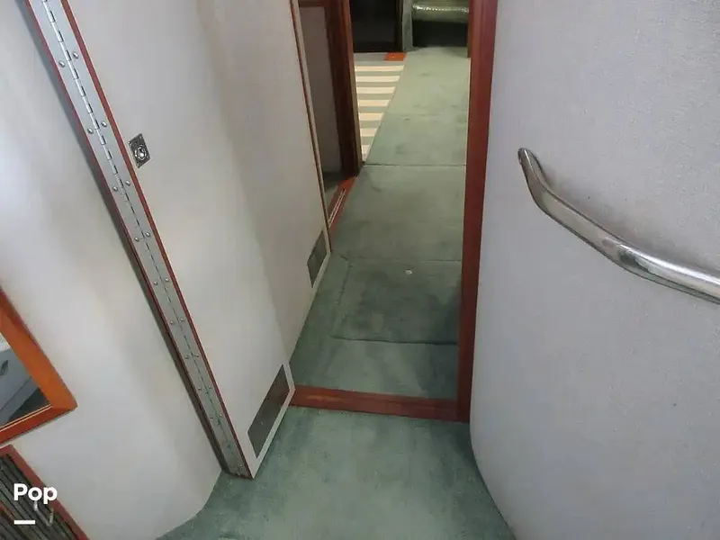 Slide: The Image of Sea Ray 390 Express Cruiser 1989 - 15640936