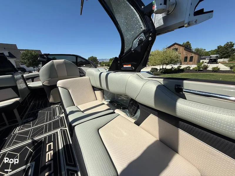 Slide: The Image of Centurion FI25 2022 - 15643687