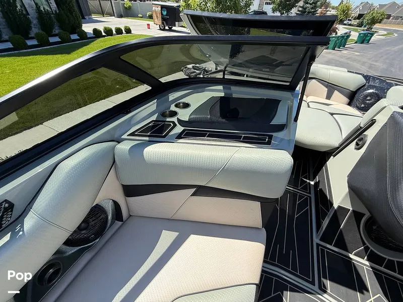 Slide: The Image of Centurion FI25 2022 - 15643693