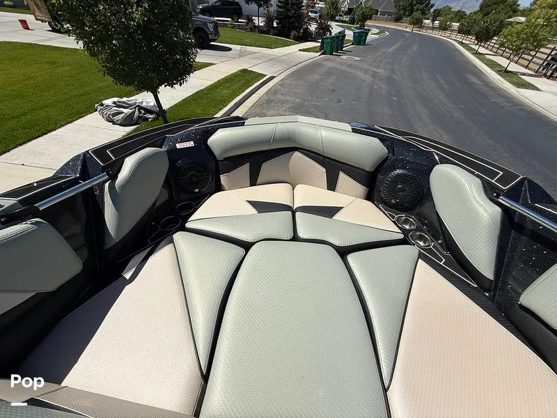 Slide: The Image of Centurion FI25 2022 - 15643695