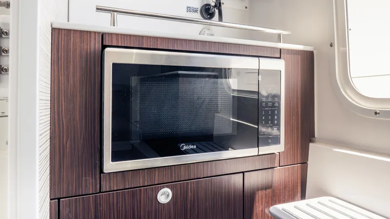 Slide: The Image of Everglades 375 Center Console 2026 - 23