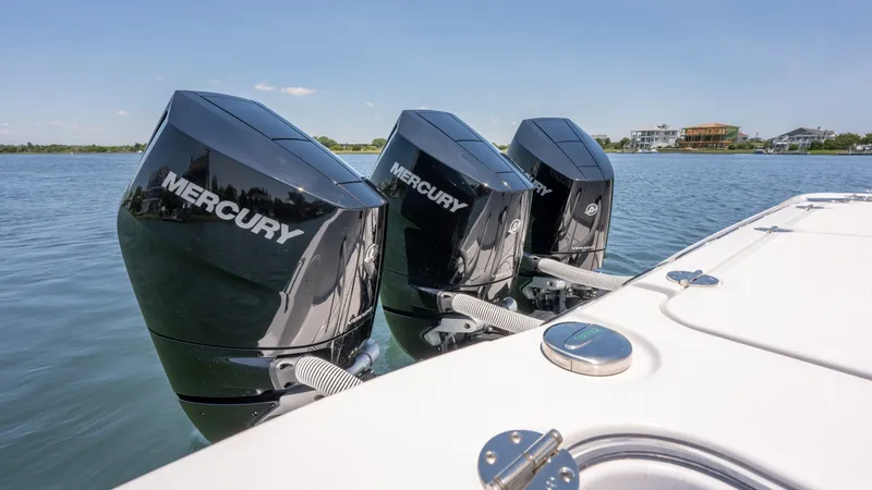 Slide: The Image of Everglades 375 Center Console 2026 - 18