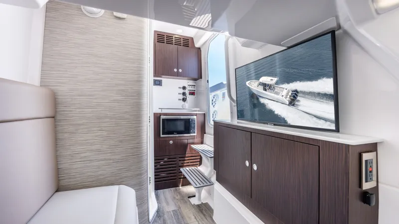 Slide: The Image of Everglades 375 Center Console 2026 - 22