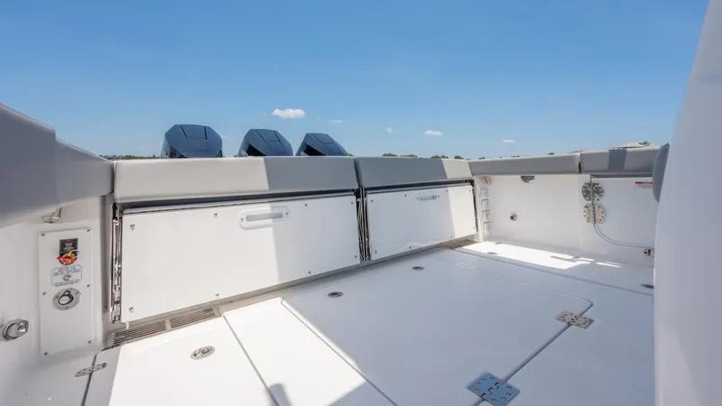 Slide: The Image of Everglades 375 Center Console 2026 - 16
