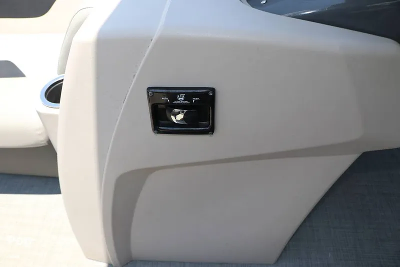 Slide: The Image of Princecraft Vectra 23 2023 - 15722972