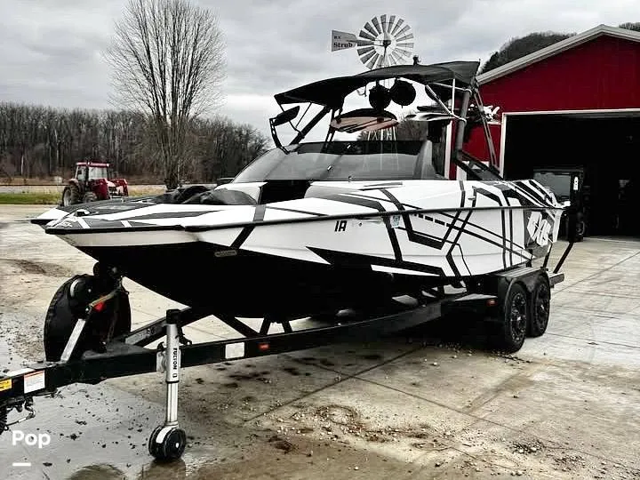 Slide: The Image of 15 Passenger Capacity - 15666322