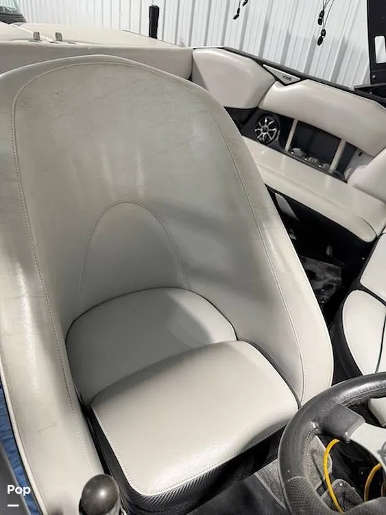 Slide: The Image of Captain's Chair - 15677737