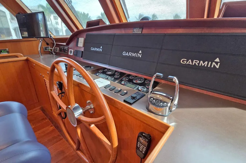 Slide: The Image of Outer Reef 720 Motoryacht 2020 - 14