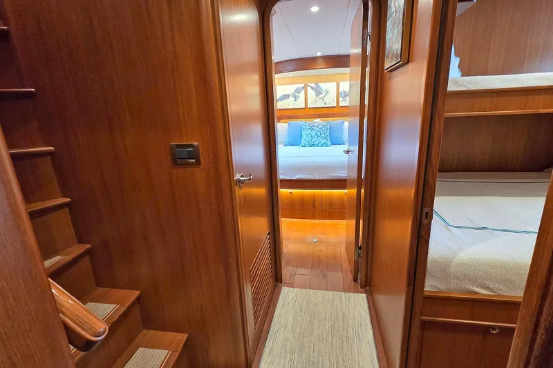 Slide: The Image of Outer Reef 720 Motoryacht 2020 - 15