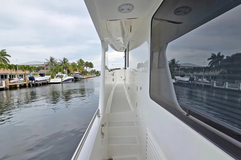 Slide: The Image of Outer Reef 720 Motoryacht 2020 - 2