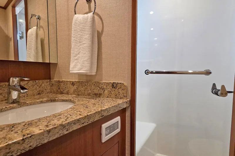 Slide: The Image of Outer Reef 720 Motoryacht 2020 - 21