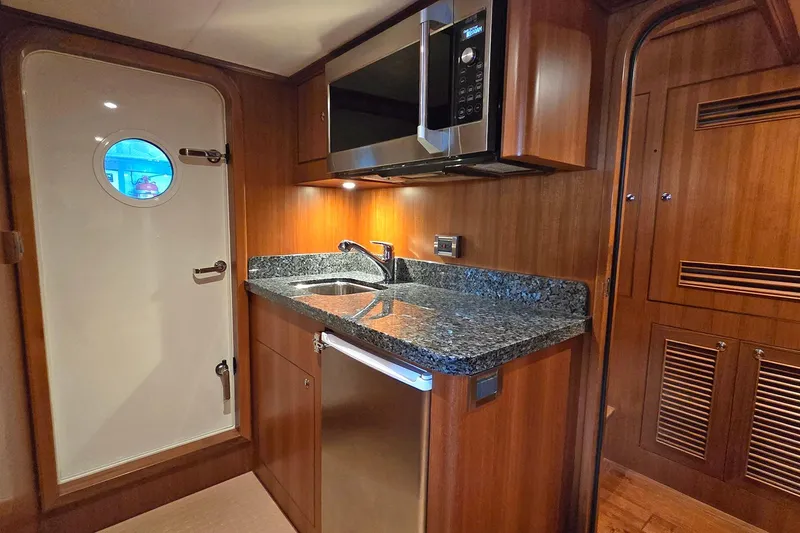 Slide: The Image of Outer Reef 720 Motoryacht 2020 - 28