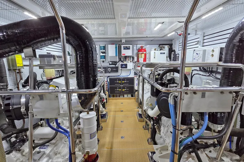 Slide: The Image of Outer Reef 720 Motoryacht 2020 - 33