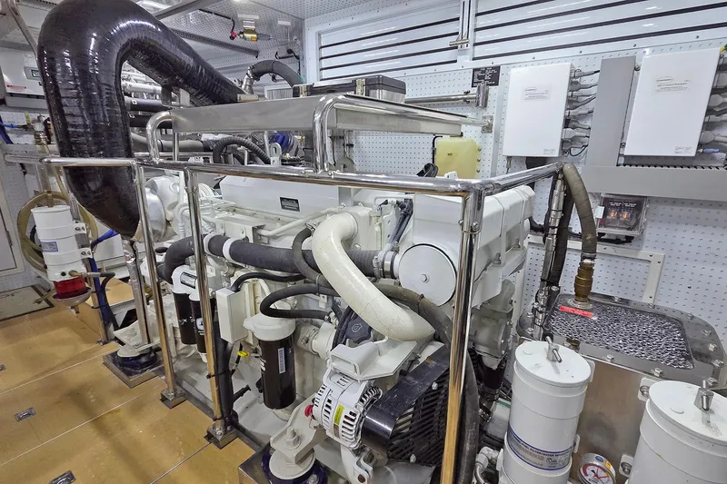 Slide: The Image of Outer Reef 720 Motoryacht 2020 - 36