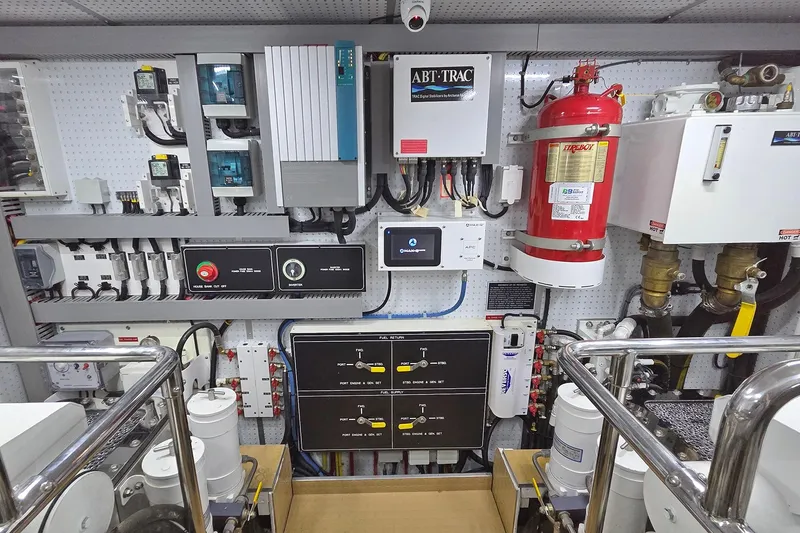 Slide: The Image of Outer Reef 720 Motoryacht 2020 - 37