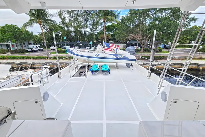 Slide: The Image of Outer Reef 720 Motoryacht 2020 - 44