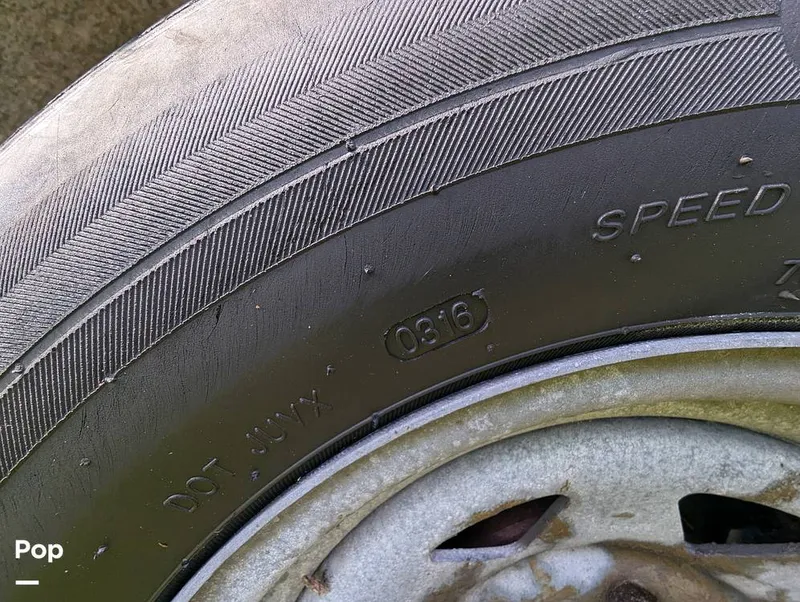 Slide: The Image of Tires 2016 - 15725451