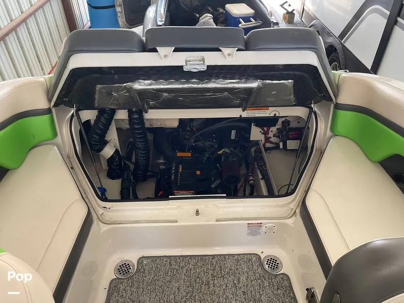 Slide: The Image of Engine Compartment - 15648558