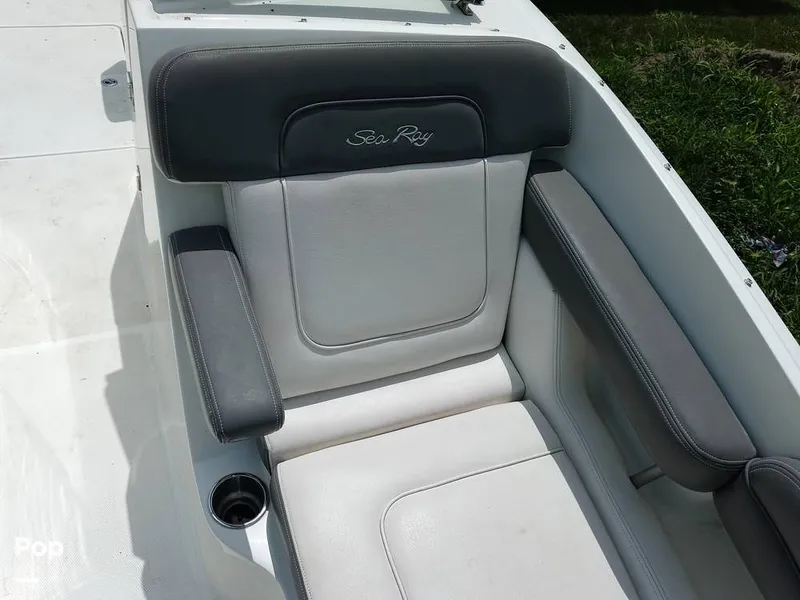 Slide: The Image of Sea Ray 260 Sundeck 2011 - 15693896