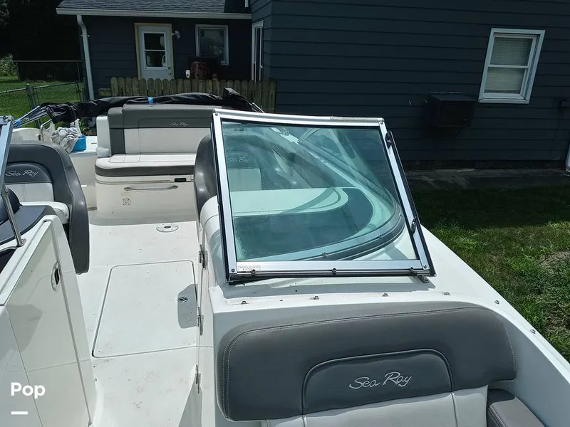 Slide: The Image of Sea Ray 260 Sundeck 2011 - 15693897