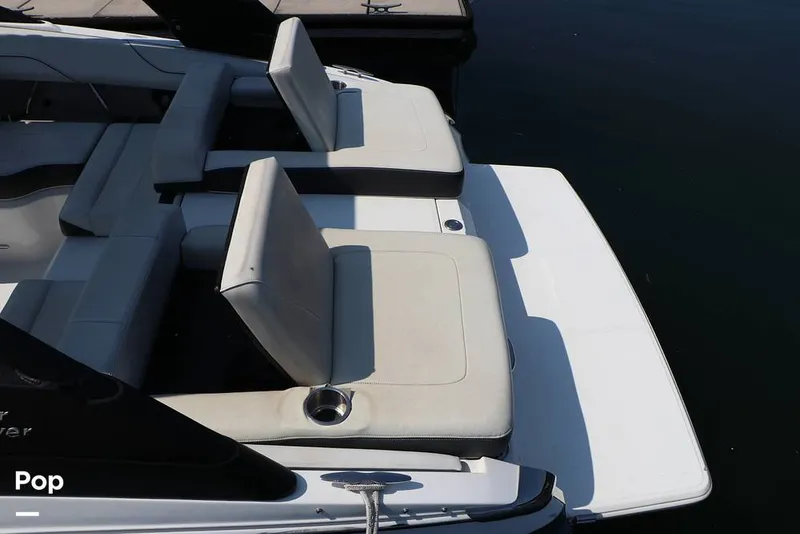 Slide: The Image of Regal LS2 2022 - 15872949