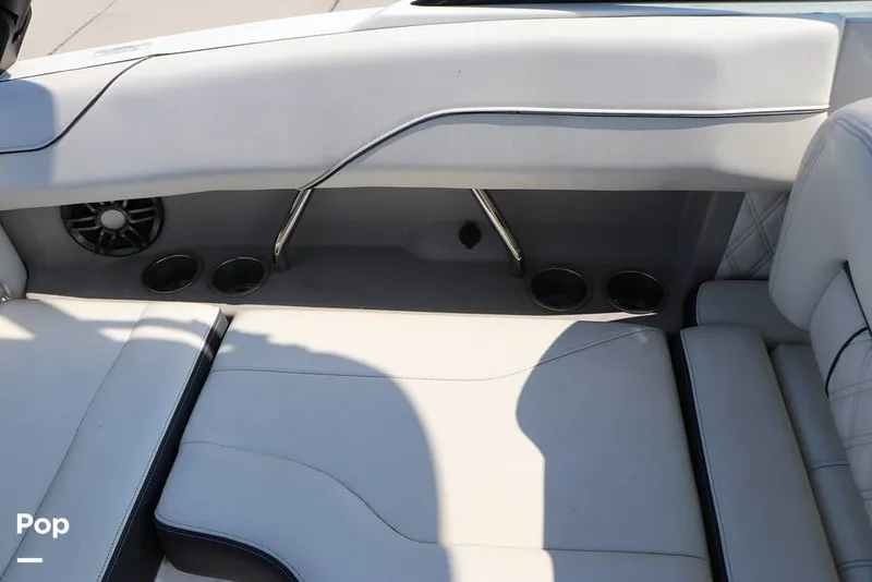 Slide: The Image of Regal LS2 2022 - 15872960