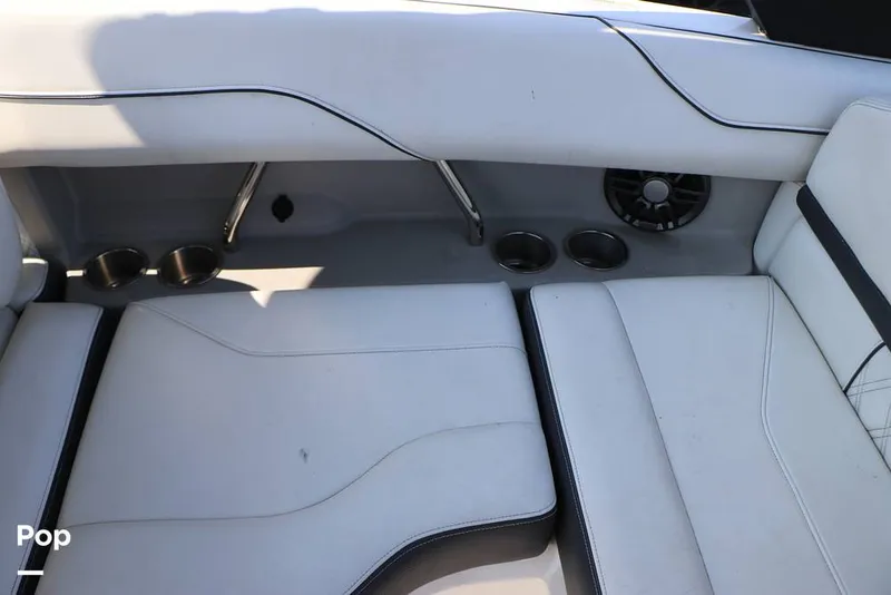 Slide: The Image of Regal LS2 2022 - 15872961