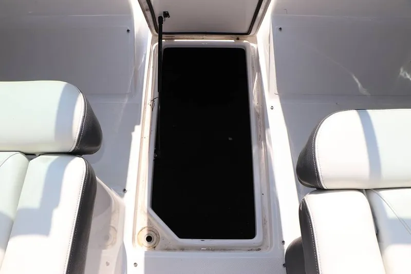 Slide: The Image of Regal LS2 2022 - 15872986