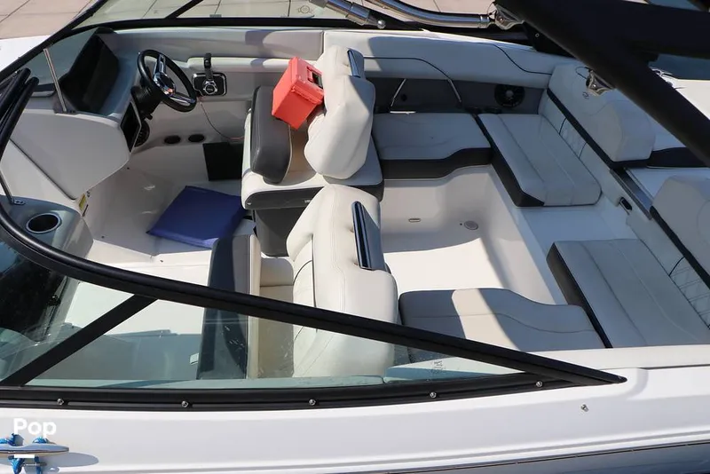 Slide: The Image of Regal LS2 2022 - 15872945