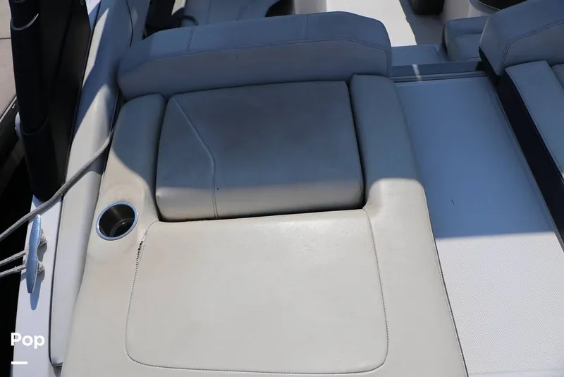 Slide: The Image of Regal LS2 2022 - 15873131